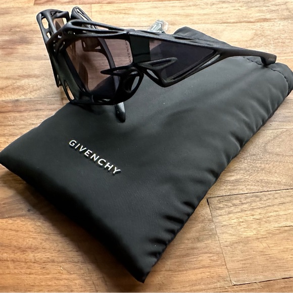 Givenchy Cut Cage Unisex sunglasses - Picture 2 of 7